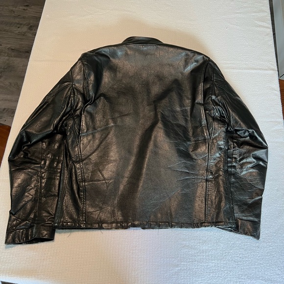 leather jacket - Picture 2 of 10